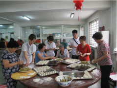 中天恒遠(yuǎn)積極遵守履行社會(huì)職責(zé)—老年公寓獻(xiàn)愛(ài)心 中天恒遠(yuǎn)積極遵守履行社會(huì)職責(zé)—老年公寓獻(xiàn)愛(ài)心
