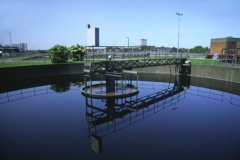 建設(shè)一座污水處理廠要花費并不需要巨資 建設(shè)一座污水處理廠要花費并不需要巨資